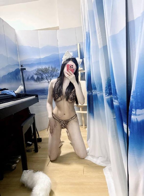 服务系翘臀颜值老师