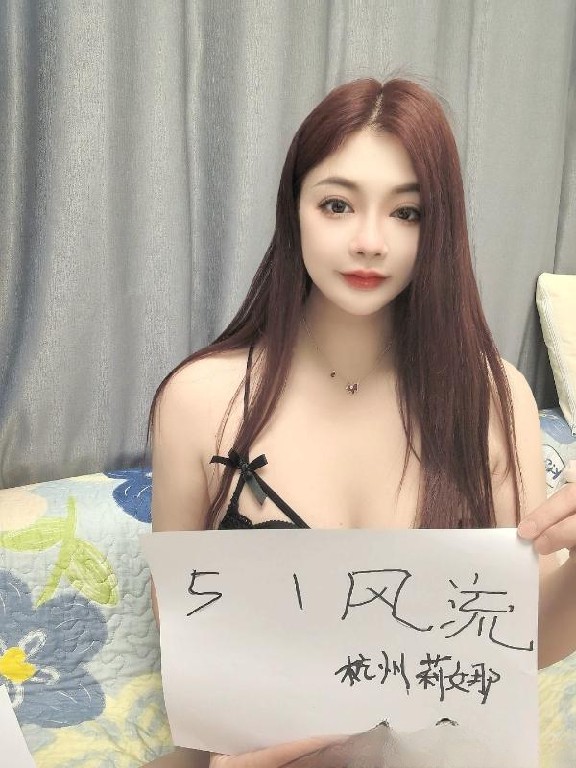 潮喷小骚货莉娜