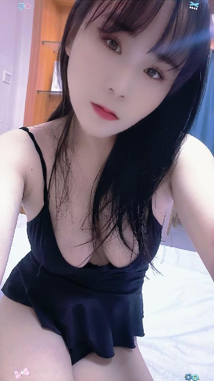 嫩妹大胸大屁股操的爽