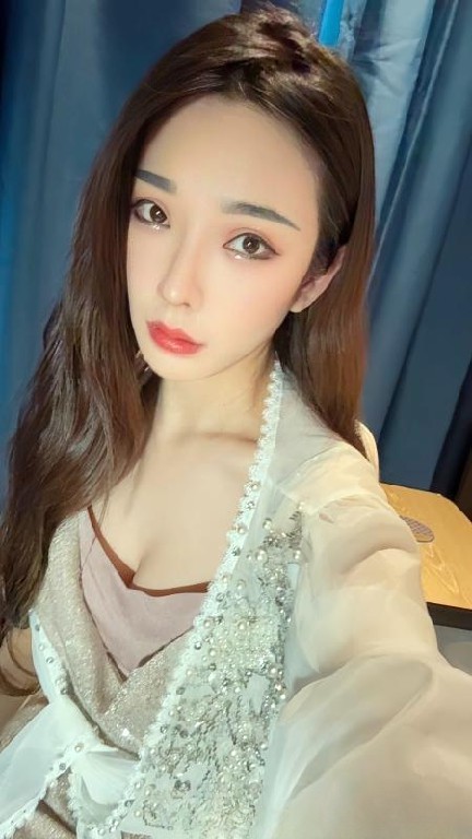 娇小型骚女泡泡