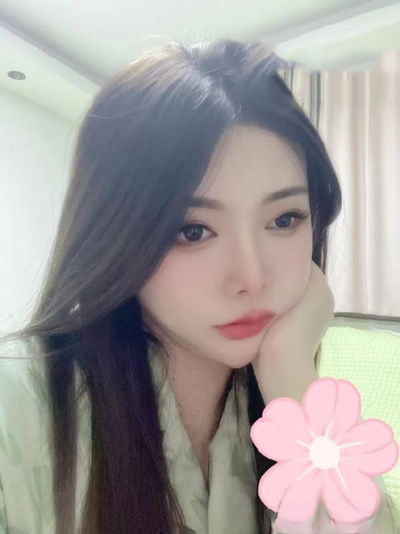 温柔肤白邻家小姐姐