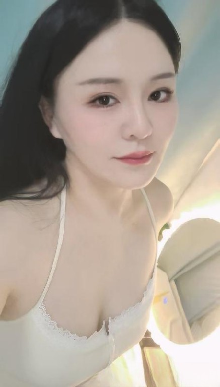 服务型美乳姐姐