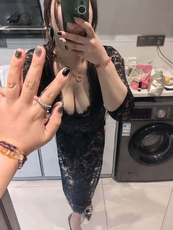 江岸大奶骚妞妞