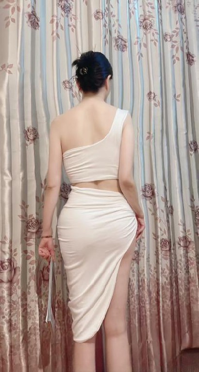 长腿丝袜美少妇