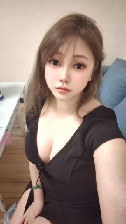 打卡白云大奶草莓