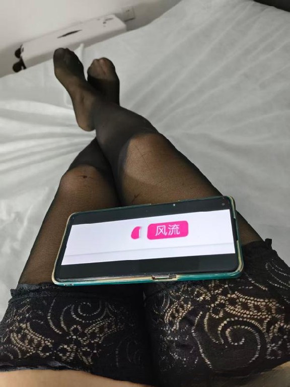 服务性大奶骚妇