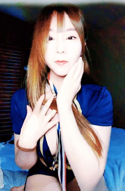 倒立后入嫩妹车