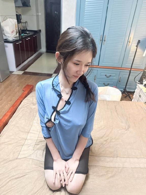 春节不打烊小姐姐棒棒