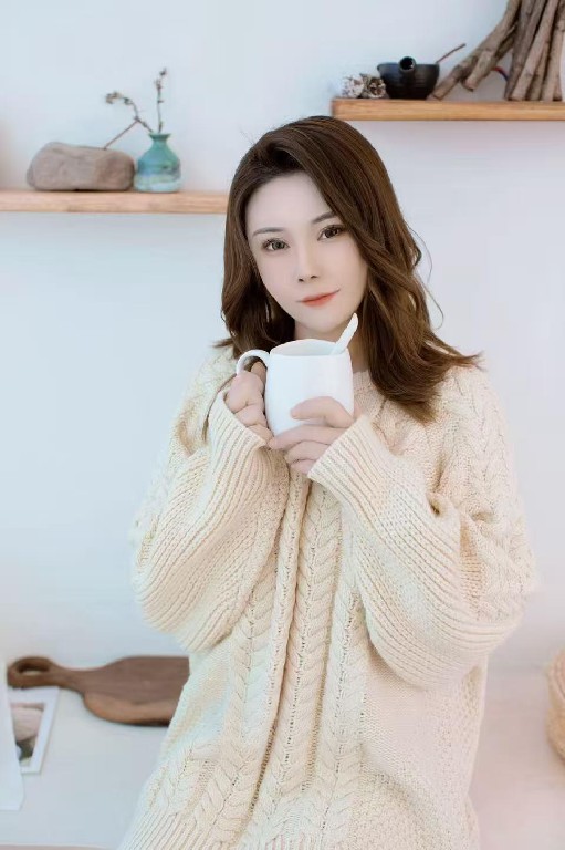 风情万种的骚货老板娘