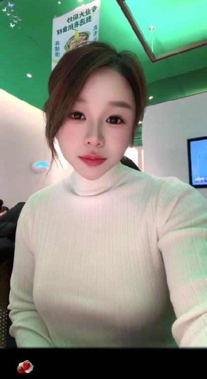 骚到骨子里的美少妇