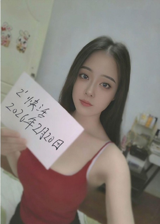 前凸后翘性感小女人