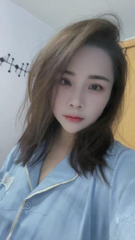 过年不打烊制服少妇