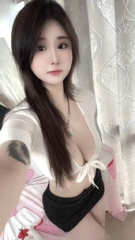 西青制服翘臀骚货