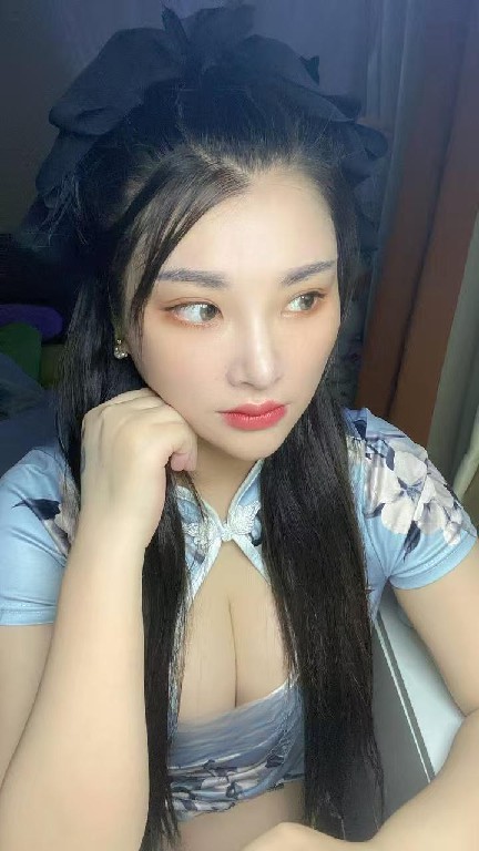 超爽丝袜美腿古曼御姐