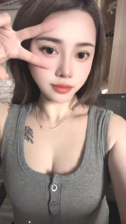 皮肤白奶子大颜值妹妹