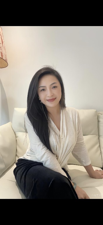 风骚大胸少妇水多多，见面付