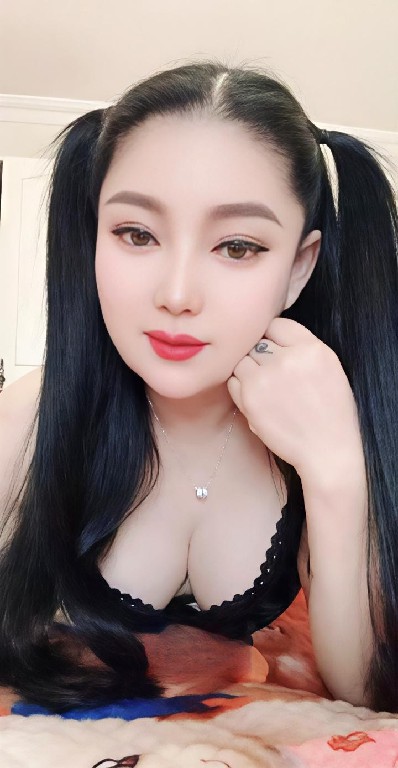 包时双马尾少妇