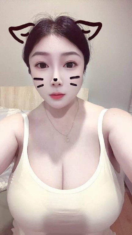 苗条紧逼大奶小骚妹