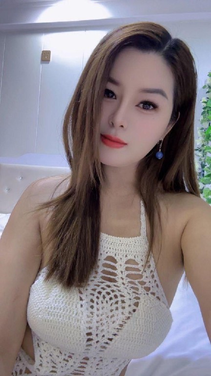 俏皮性感的嫩妹被我老二给滋润得红光满面