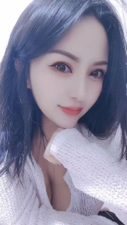 苗条紧逼小骚妹