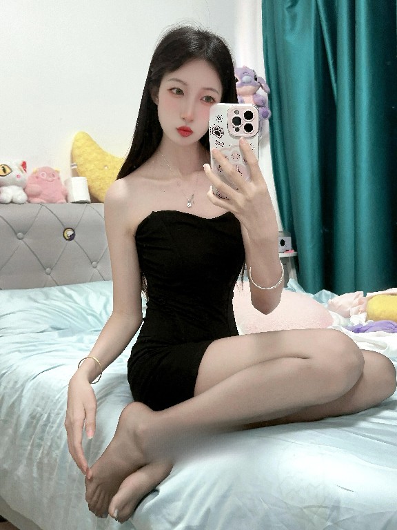 粉红嫩鲍白虎可一字马