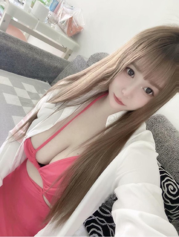 性感粉嫩多汁小姐姐