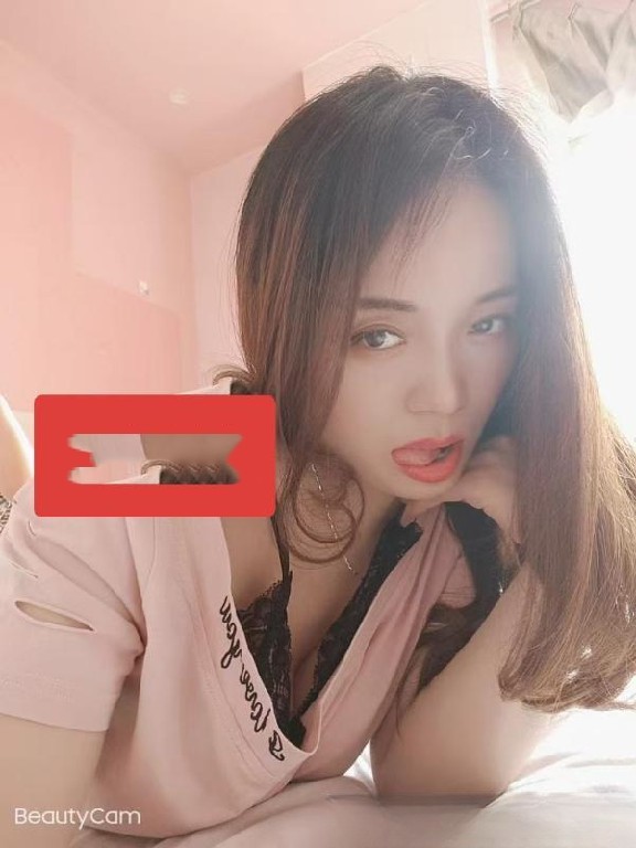 石路附近貌美少妇