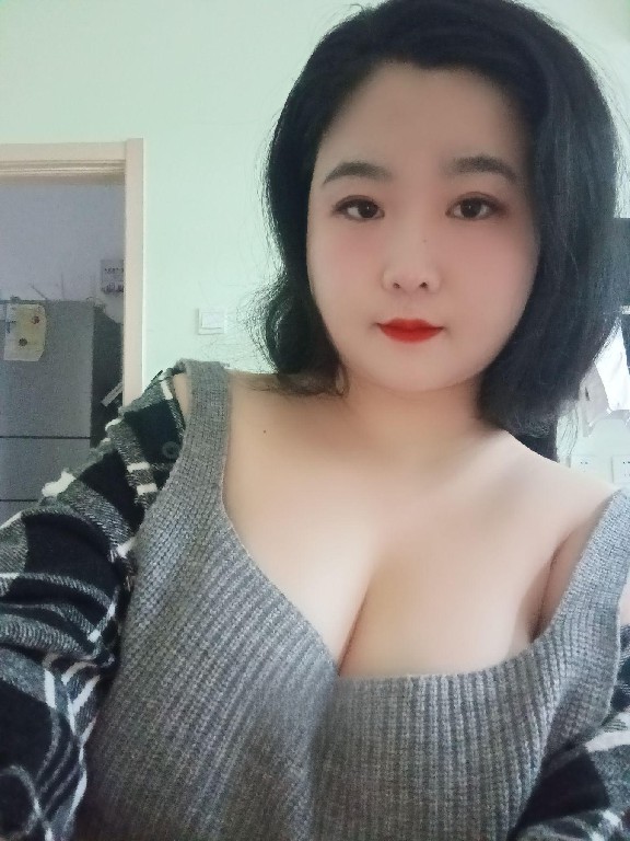 天河丰满美艳大胸妹