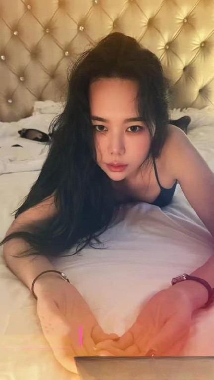 苗条性价比少妇