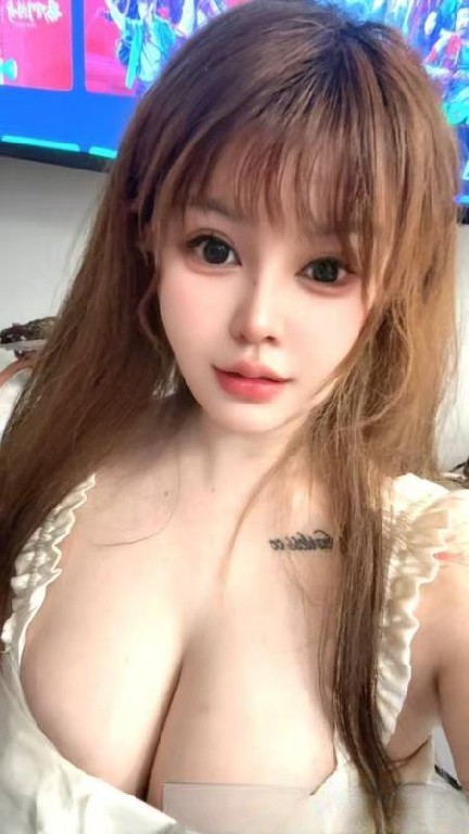 潮喷大胸老师画画