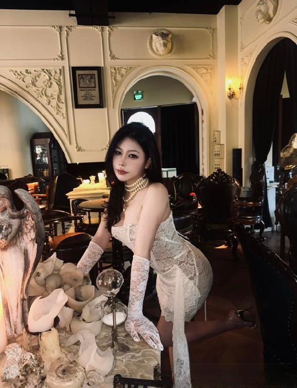 高颜值大臀模特