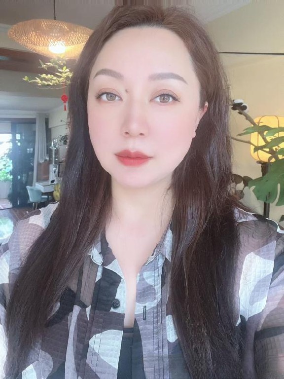 风骚会弹古筝的老师