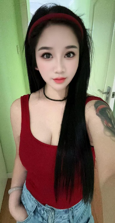 翘臀饱满巨乳骚货喜欢口爆