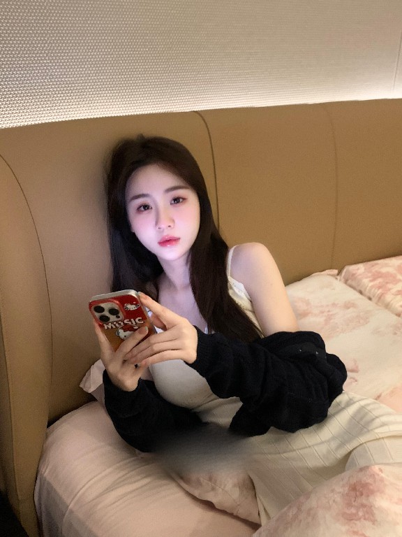 90后台球女 刚下水