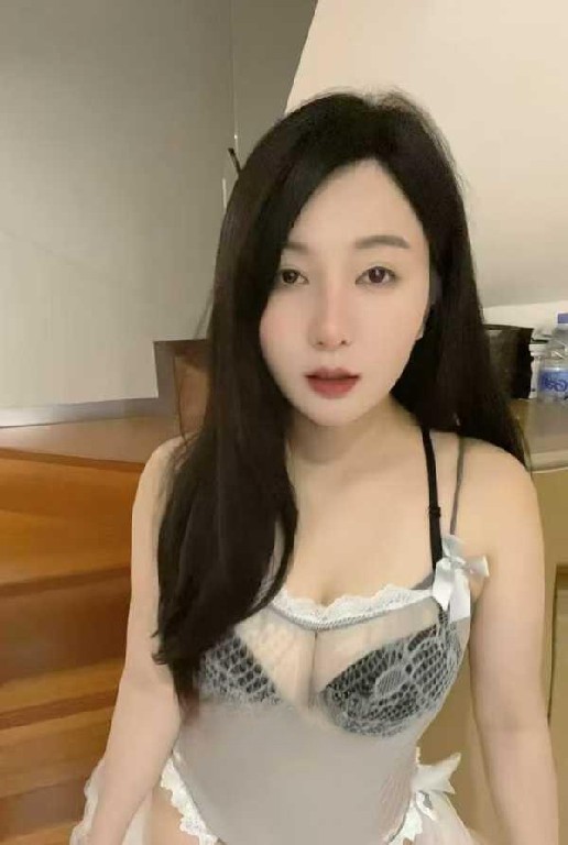 自聊自做的大胸妹皮肤白嫩