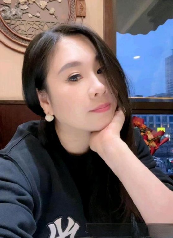 服务型韵味少妇