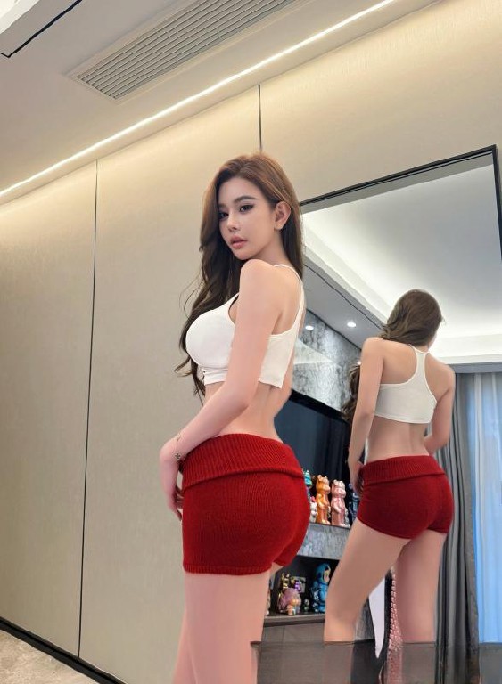 健身达人翘臀御姐小西