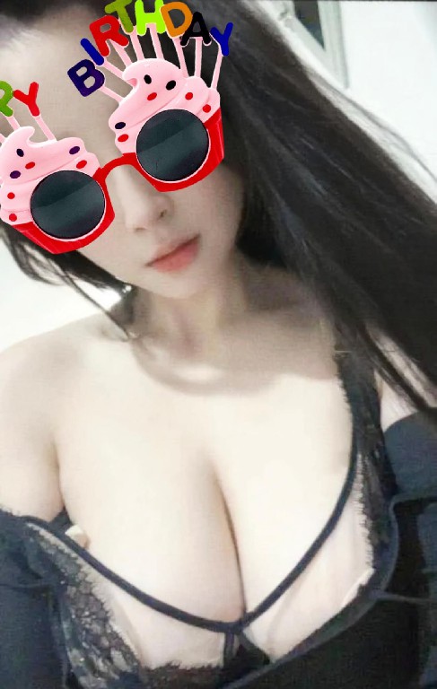 粉嫩多汁美乳骚骚女